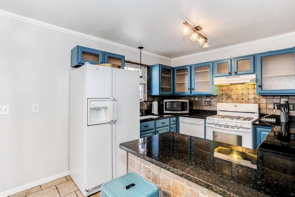 Wow! Spacious Retreat & Amazing Yard 2400+4Bd/3Bth ويتشيتا المظهر الخارجي الصورة